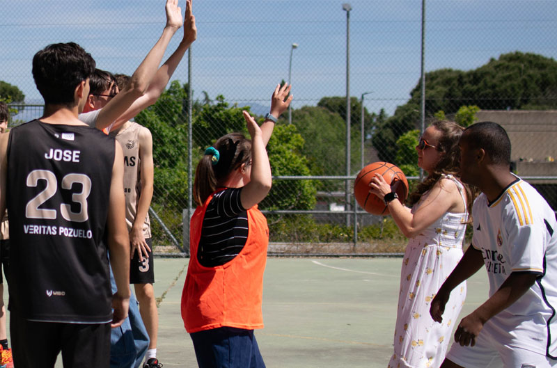 Club Basket Veritas Pozuelo en la Fiesta del Cole 2025 Fundacin Gil  Gayarre